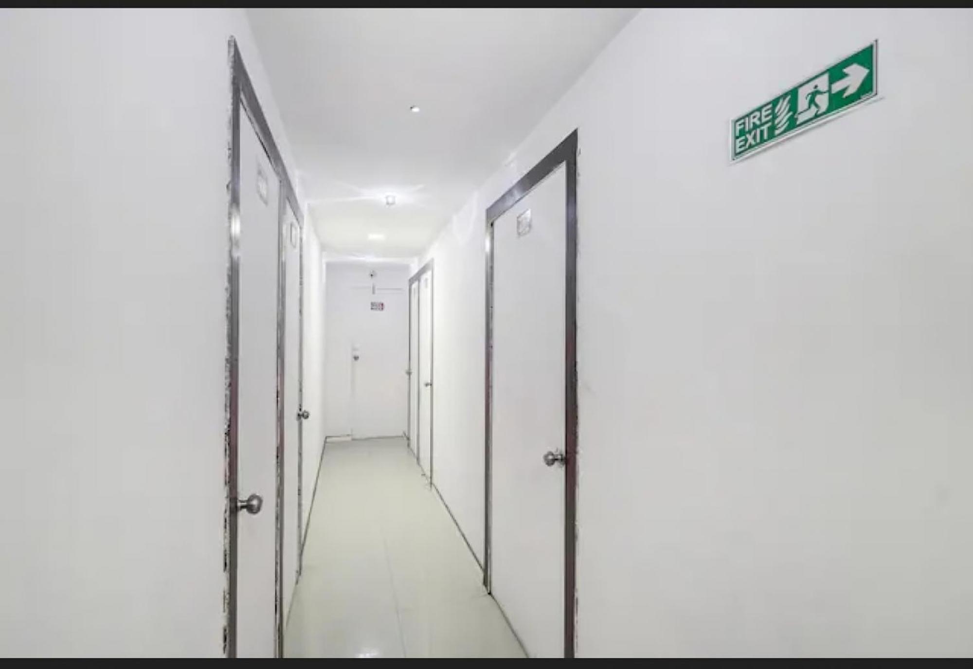 Selfie Rooms Surat Exterior foto